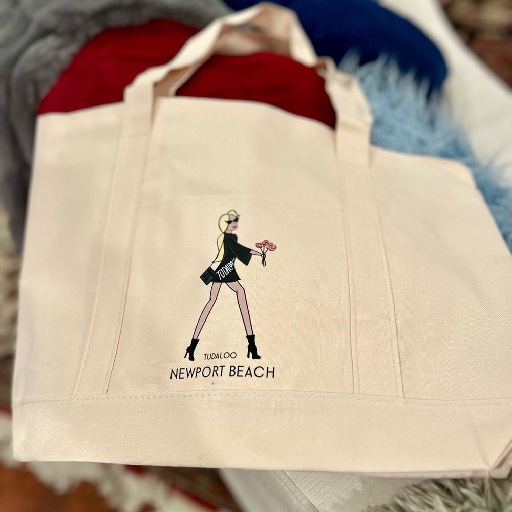 NWOT Tudaloo Canvas Newport Beach Cream Tote Bag